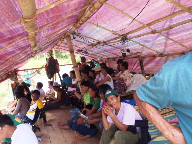 Supporters of anti-mining barricade in Nueva Vizcaya take a break, hold discussions under a tent (Photo courtesy of farmers/scientists group Masipag-NV)