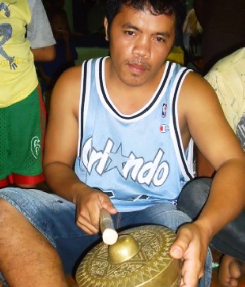 KASAKA leader Benjie Planos playing an ethnic gong last August during the evacuation of the Manobos in Bankerohan Gym (contributed photo)