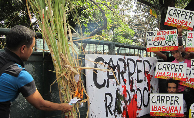 Farmers from Calaca, Batangas slam what they call as 'bogus' agrarian reform program during a protest action, Feb. 8. (Photo by Ronalyn V. Olea/ Bulatlat.com)