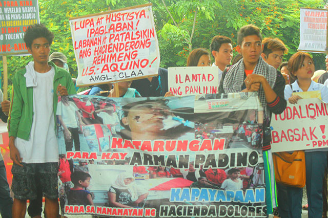 Farmers from Hacienda Dolores demand justice for their slain colleague, Arman Padino, during the five-day protest of farmers dubbed as "March of CARP Victims for Genuine Agrarian Reform. (Photo by Ronalyn V. Olea / Bulatlat.com)