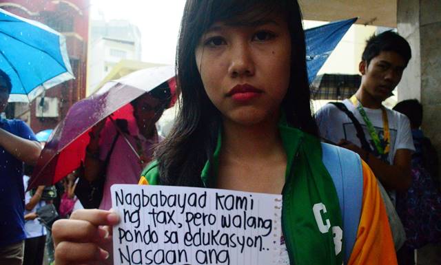 Youth action vs DAP in Manila (Screengrab from STP: #scrapthepork) 