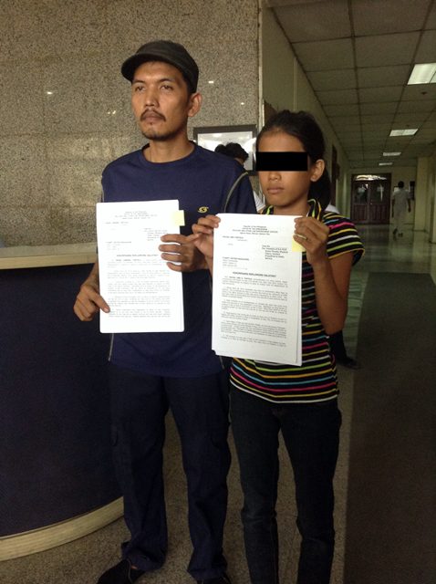 Tortola and 12-year-old daughter file separate complaint against police before the Office of the Ombudsman for use of taser gun on them during the dispersal. (Photo by J. Ellao / Bulatlat.com)