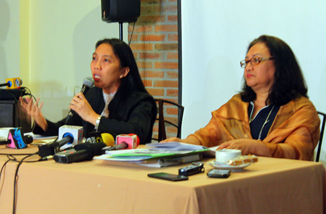 Private prosecutors Prima Quinsayas (left) and Nena Santos explain the implications of the government panel's move to rest the case in bail and in evidence-in-chief against the 28 accused on the Ampatuan massacre case in a press conference July 31.  (Photo by Ronalyn V. Olea / Bulatlat.com)
