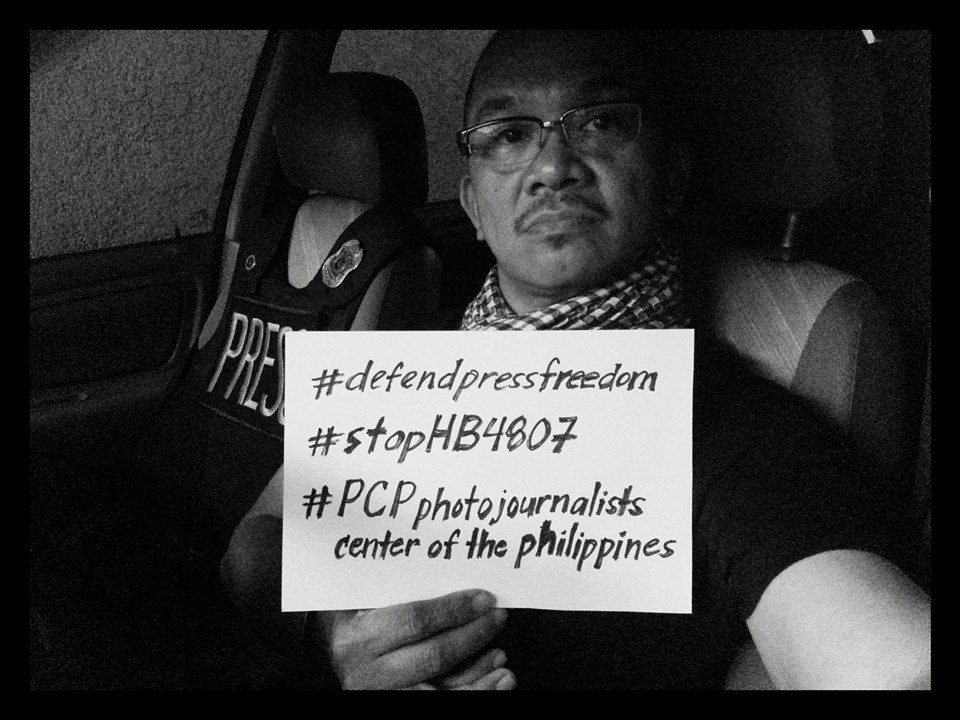 Mike Alquinto, chairman of the Photojournalists’ Center of the Philippines publicizes the group's position through this selfie posted on Facebook.