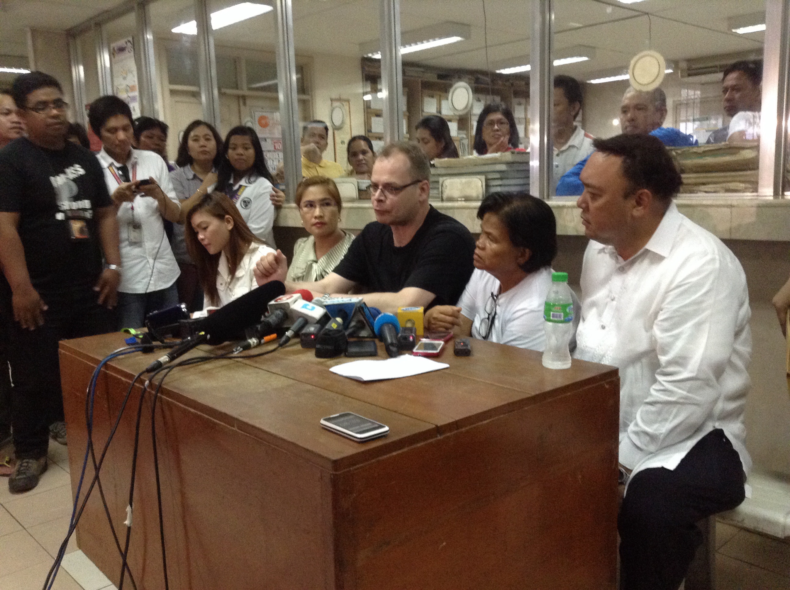 Laude's fiance urges the Philippine government to stand up for its people. (Photo by J. Ellao / Bulatlat.com)