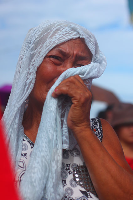 Rosita Laza could not contain her tears as she talked about her son Jesus, and husband Federico. (Photo by Ronalyn V. Olea/ Bulatlat.com)