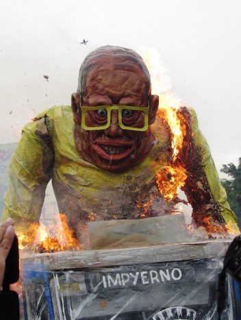 IMG_4233_Noynoy_burning_spit