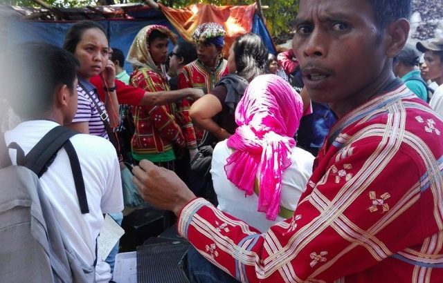 Davao police raid Lumad evacuation camp