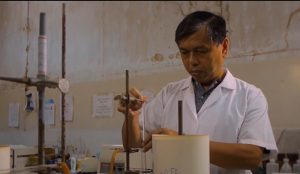 In a 2013 documentary entitled “Feeding Lies,” medical toxicologist Dr. Romeo Quijano discussed the dangers of toxic pesticides on the health of IRRI workers. (Screen grab from the documentary of KI Multimedia)