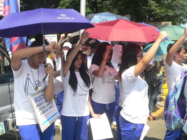Members of the Students' Organization for Social Action of St. Scholastica's Academy Marikina (Photo by D.Ayroso/Bulatlat.com) 