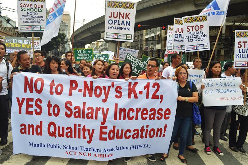 Public school teachers in a protest in Mendiola on World Teachers' Day. (Photo by Pher Pasion) 