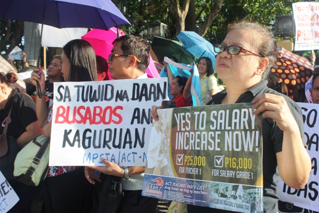 Public school teachers trooped to the Senate to call on Senators to amend the Salary Standardization Law 2015. (Photo by A. Umil/ Bulatlat.com)
