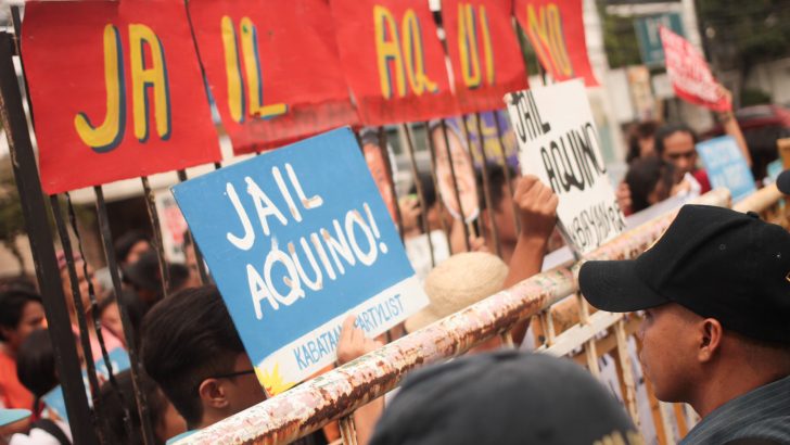 Youth protesters hound ‘Citizen Noynoy’ at Times Street