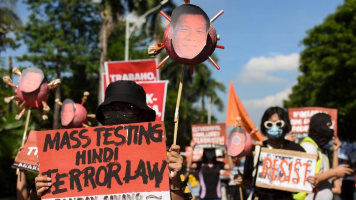 Netizens criticize Duterte’s midnight address, support health workers’ plea