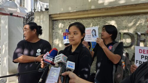 Avon Ang, Altermidya national coordinator, calls on the Department of Justice to drop the charges against community journalist Frenchie Mae Cumpio. (Photo by Alyssa Mae Clarin/Bulatlat)