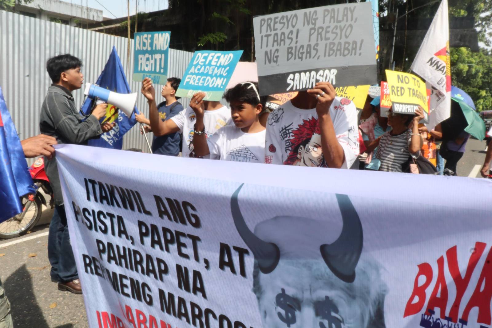202607_Bicolano Youths lead the chanting of People’s SONA demands and calls. Photo By Reynard Magtoto:Bulatlat